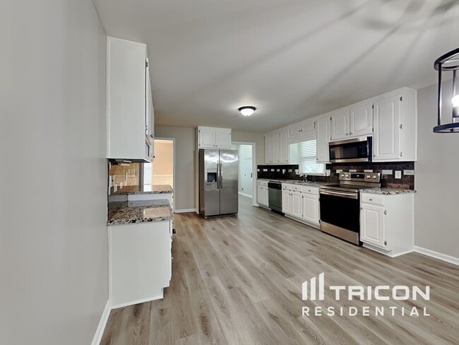 Building Photo - 220 Pepperdine Way