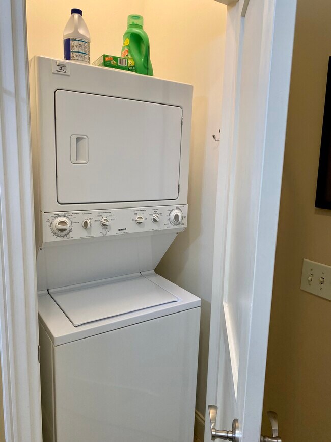 Building Photo - 30 Whistler Ct