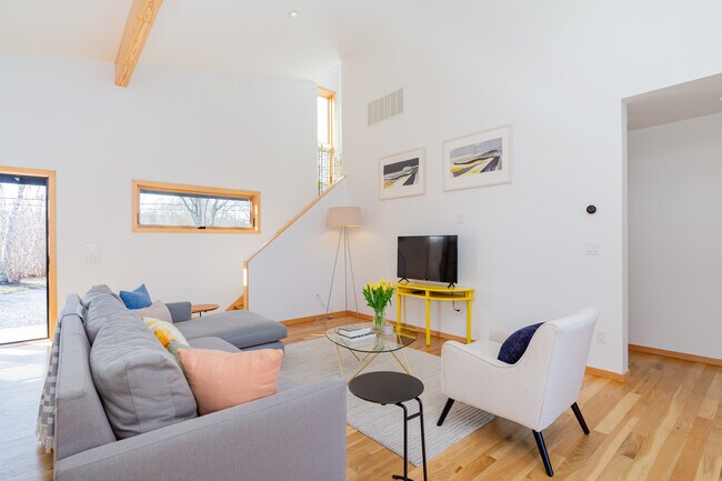 Building Photo - 22 St Mary's Rd