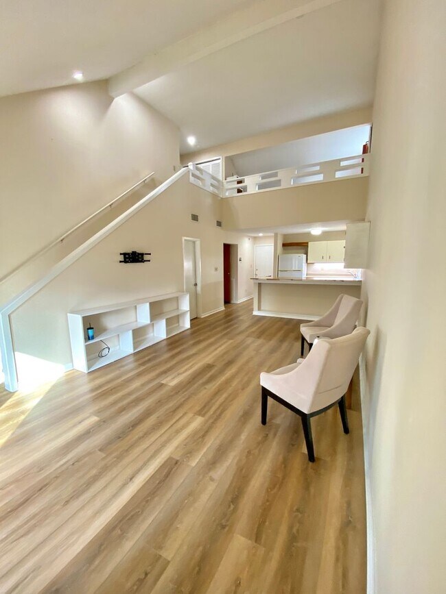 Building Photo - Townhome Style Loft Condo Gated Marina Community + Utilities Included!