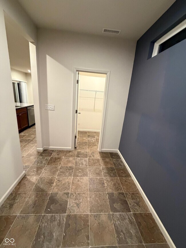 Building Photo - 15545 Westmoor Ave