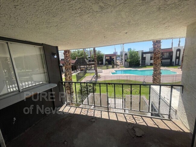 Building Photo - 1405 E Vegas Valley Dr