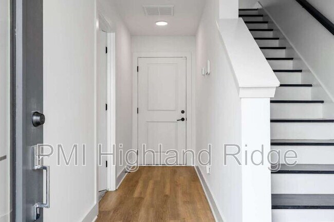 Building Photo - 700 N Dupont Ave