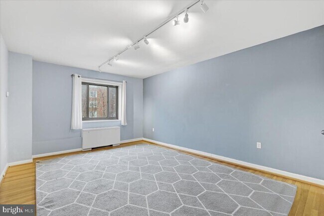 Building Photo - 1300 S Arlington Ridge Rd