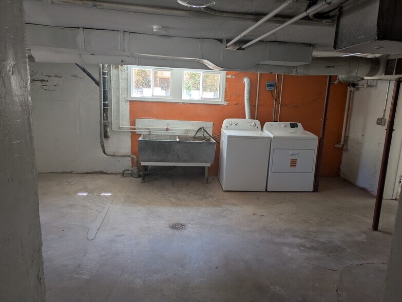 Building Photo - 1272 S University Blvd