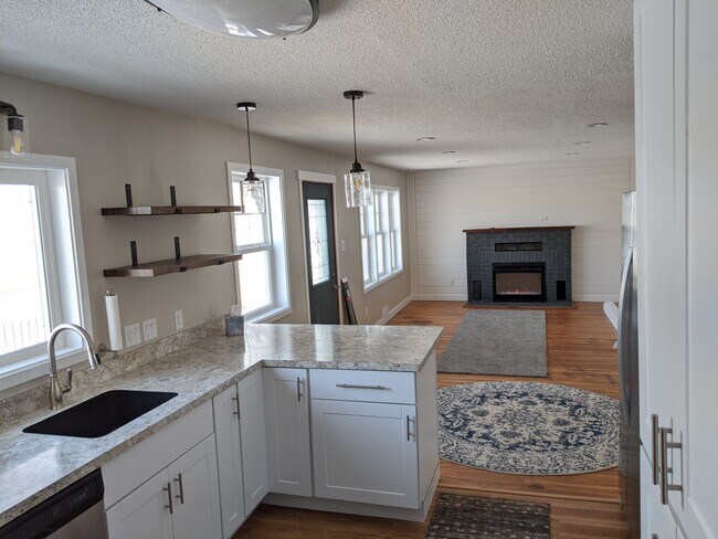 Building Photo - 1213 1st Ave NE