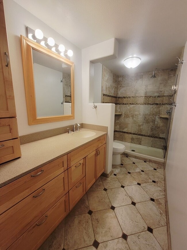 Building Photo - Spacious 3-Bedroom Home with Fenced Yard &...