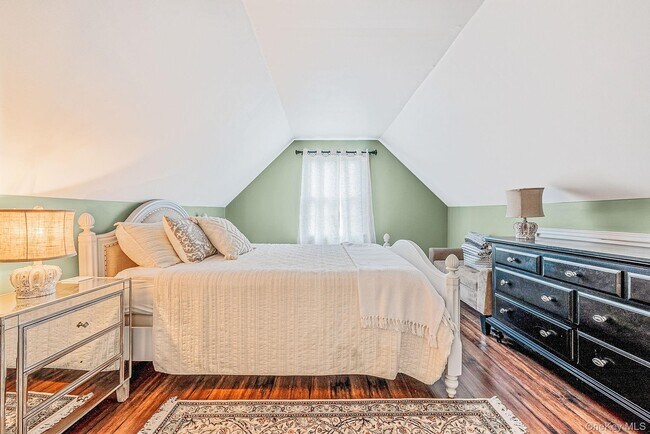 Building Photo - 50 Mole Pl