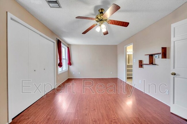 Building Photo - 18 Berrywood Dr