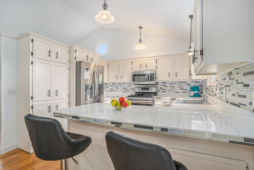 Kitchen - 7342 Cherry Ave