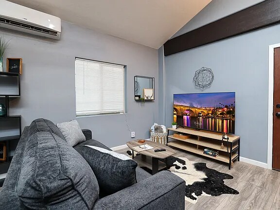 Building Photo - 1615 N Santa Rita Ave