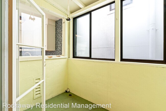 Building Photo - 3 br, 1 bath House - 1559 Funston Ave.