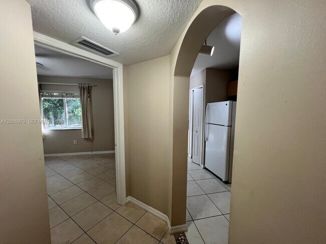 Building Photo - 1250 SE 31st Ct