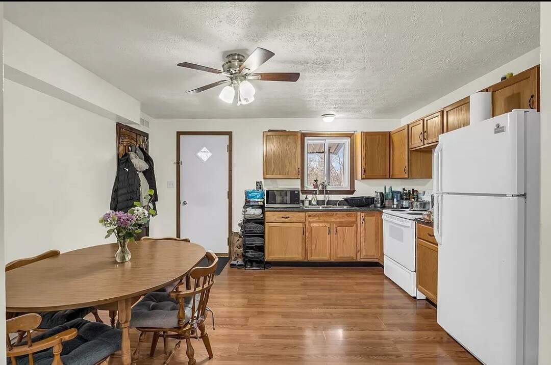 Building Photo - 30 Enfield St