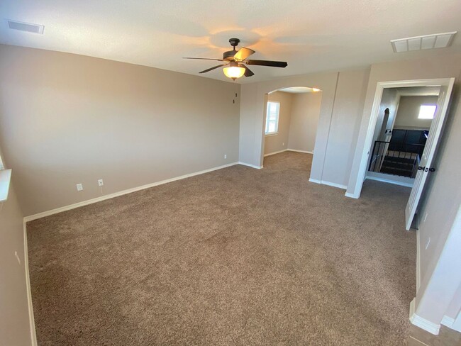 Building Photo - East El Paso LARGE 4 bed Refrig A/C!