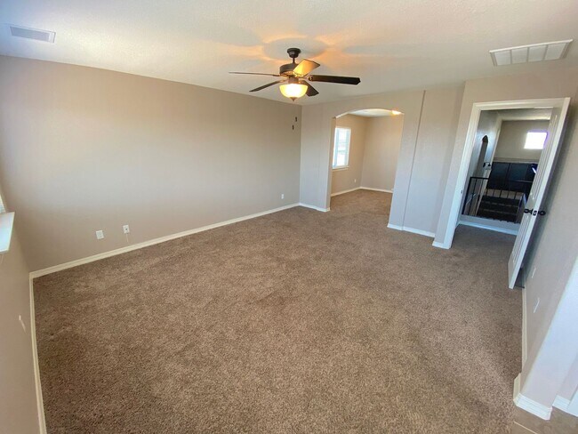Building Photo - East El Paso LARGE 4bed/2.5bath Refrig A/C!