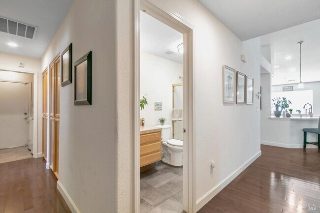 Building Photo - 3257 Vista Del Lago Way