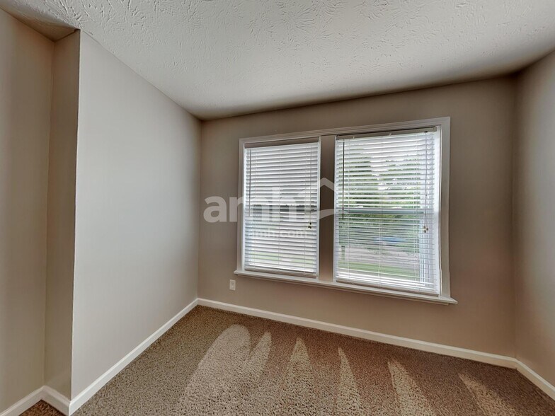 Building Photo - 2364 Blackthorn Dr