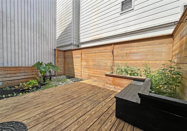 Building Photo - 803 Detering St