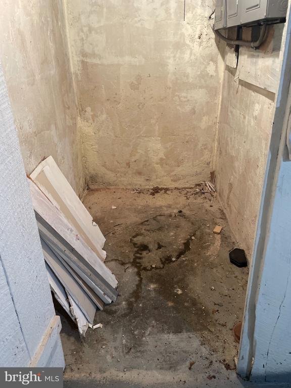 Building Photo - 2310 Sulgrave Ave