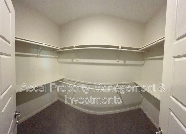 Building Photo - 3302 Oriole Dr