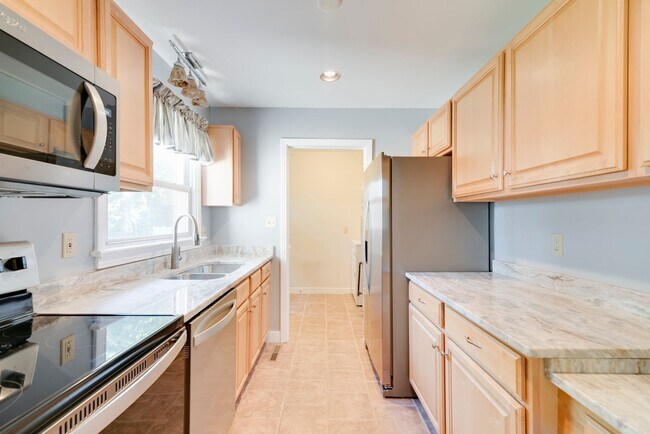 Building Photo - 8406 Holly Hill Rd