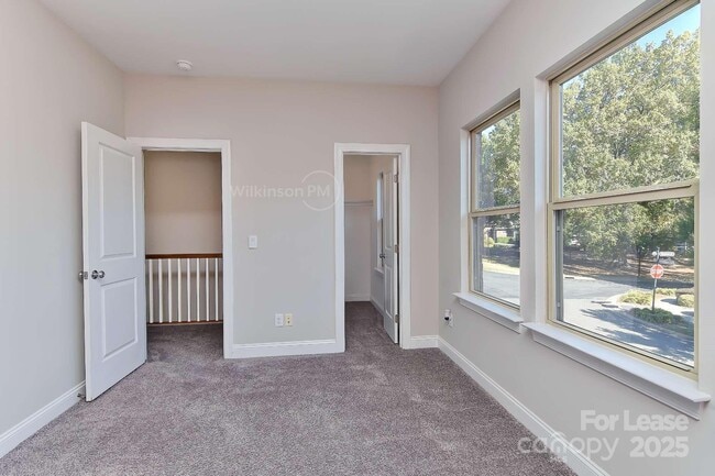 Building Photo - 8765 Aspinwall Dr