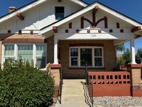 Building Photo - Charming South West Home!