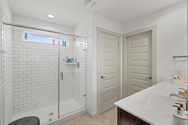 Building Photo - 29407 Ella Larchmont Ct