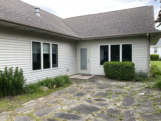 Building Photo - 4420 Manistee Dr