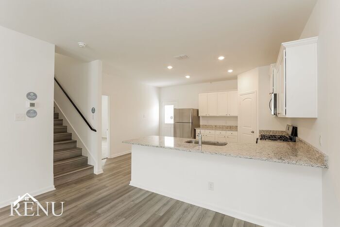 Building Photo - 2935 Jackson Smt