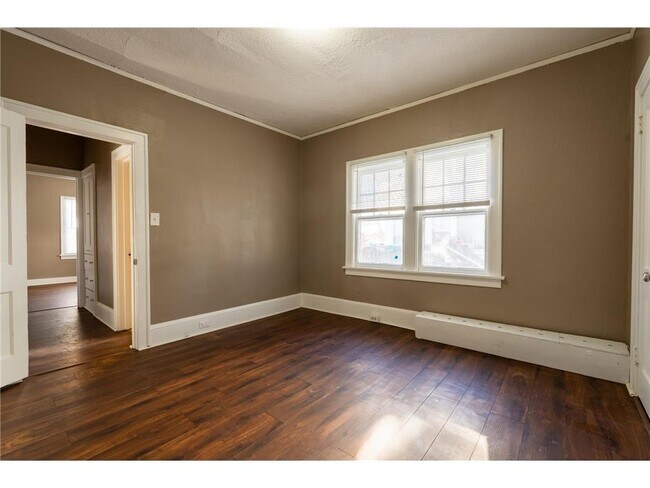 Building Photo - 1917 N Newton Ave