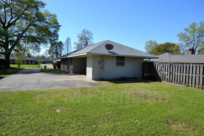 Building Photo - 12299 Sherbrook Dr