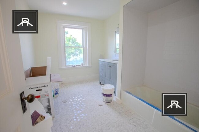 Building Photo - 4 bedroom in Brookline MA 02445