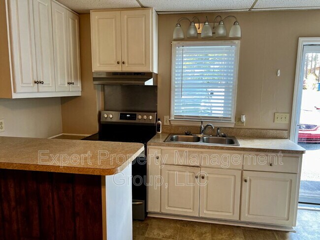 Building Photo - 103 Winterlochen Dr