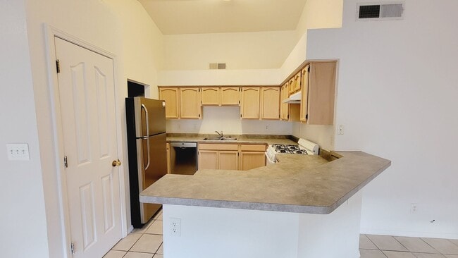 Building Photo - Charming 4 bedroom, 3 bath home in West Side El Paso!