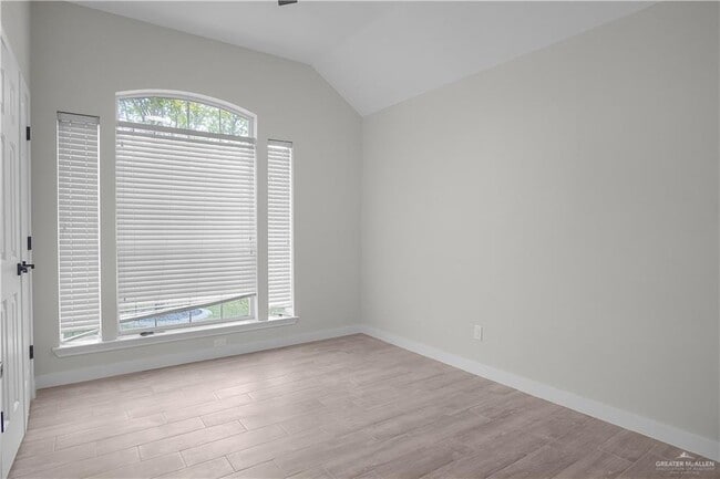 Building Photo - 21 Mynah Ave