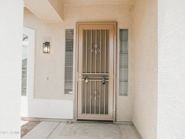 Building Photo - 1024 W Ayrshire Trail