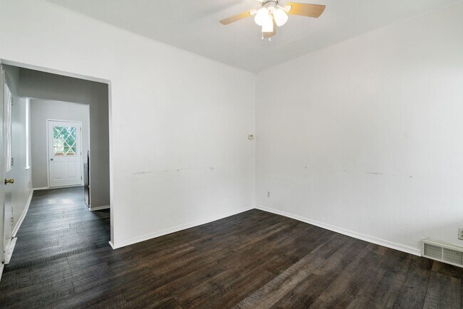 Building Photo - 314 Kathleen St