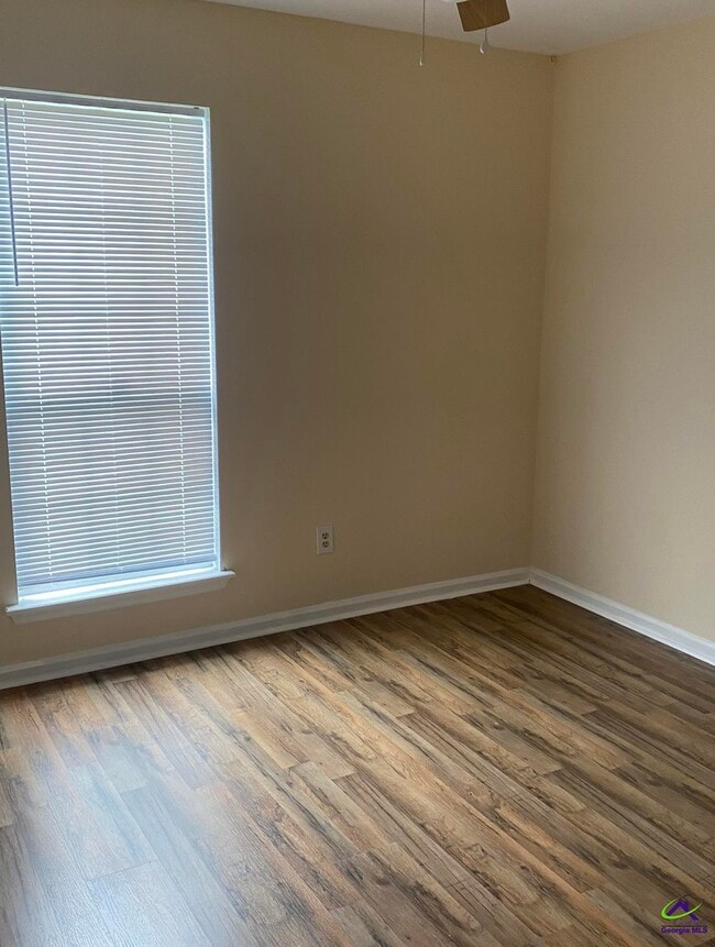 Building Photo - 110 Country Cove
