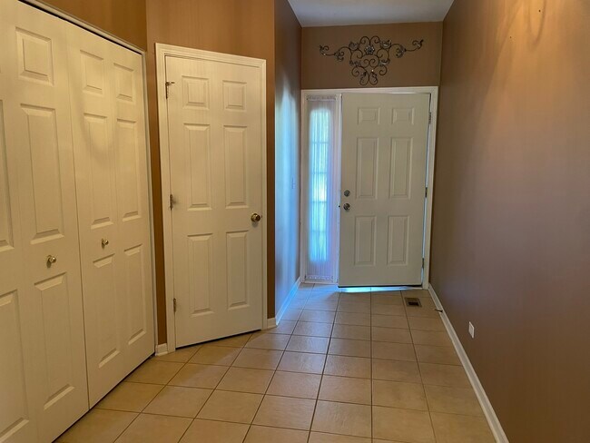 Building Photo - 5611 Wildspring Dr