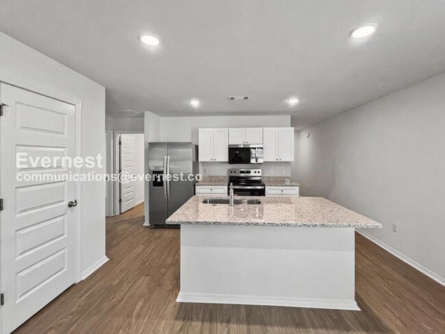 Building Photo - 440 Moonlight Cove