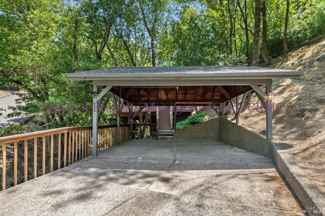 Building Photo - Retreat Like Home with Recent Upgrades Thr...