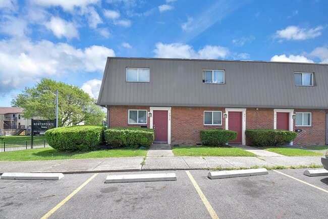 Building Photo - 2407 Belcher Dr