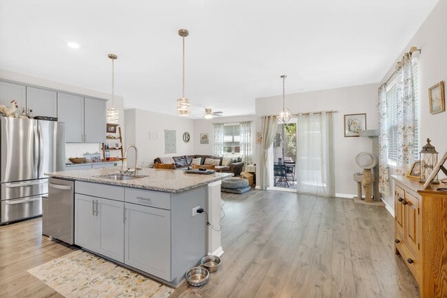 Building Photo - 376 Brennan Dr