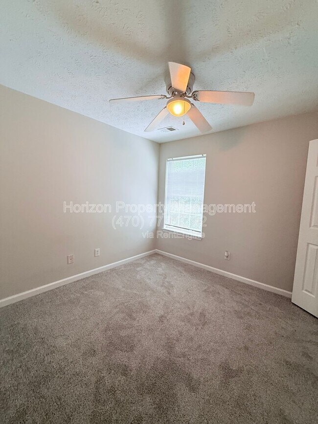 Building Photo - 51 Hampton Dr