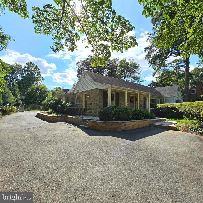 Primary Photo - 6431 Overhill Rd