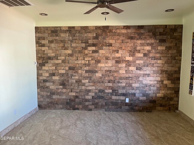 Building Photo - 614 E Missouri Ave