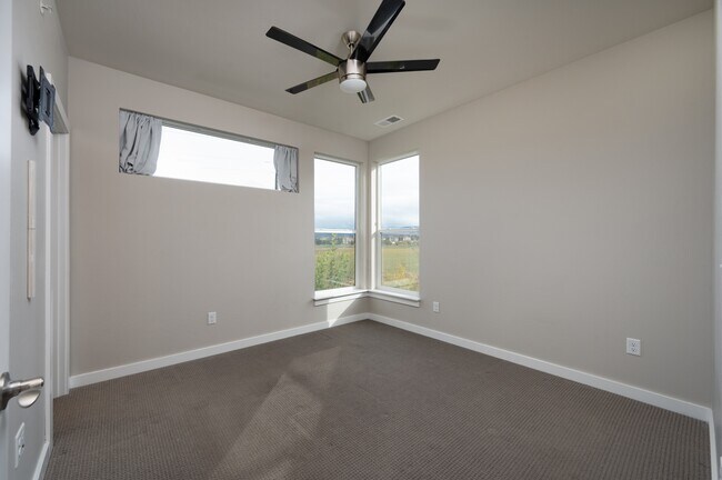 Building Photo - 2710 Sartain St