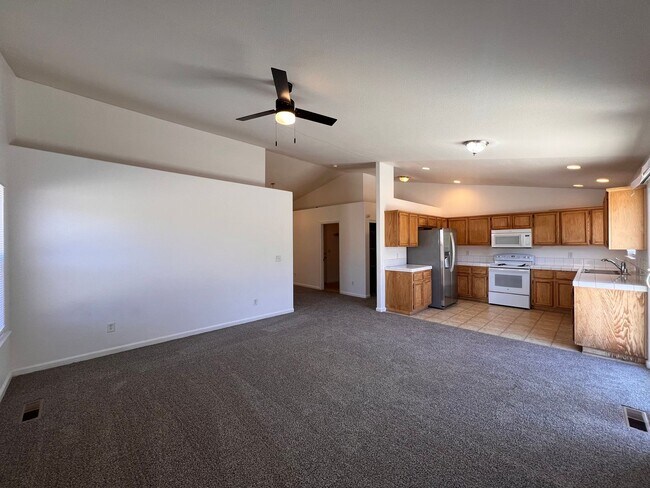Building Photo - 3 bedroom Fernley home in Donner Trails, F...